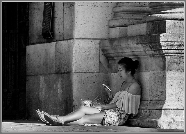 ... cour du Louvre ... il fait chaud ...!