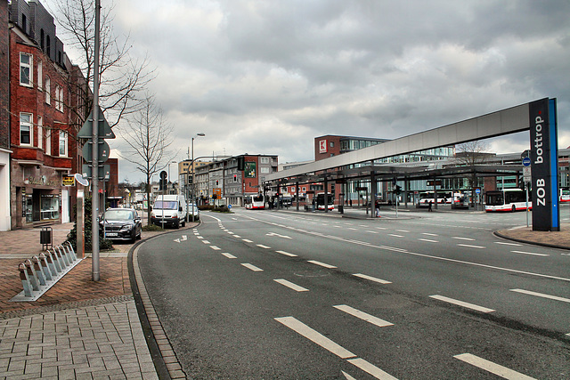 Horster Straße mit Busbahnhof (Bottrop) / 19.03.2017