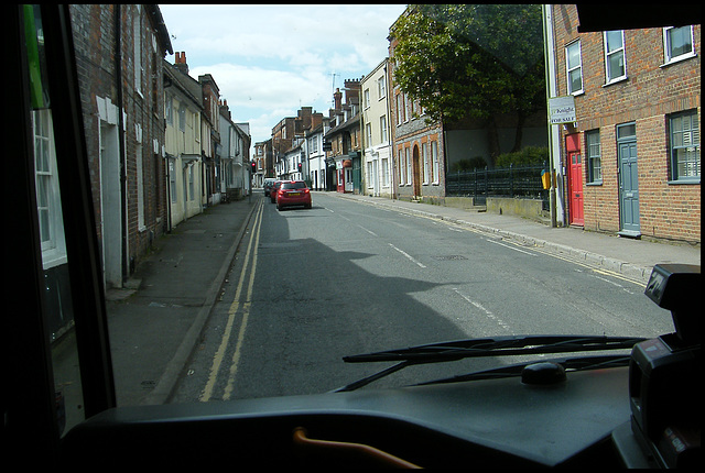 bussing up Wallingford High St