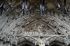 frontispice cathédrale de Berne avec bcp de statues