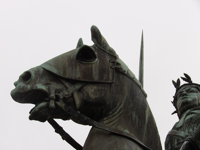 Statue de Duguesclin à Dinan (22)