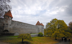 Der Kommandantengarten und die Stadtmauer Tallinn