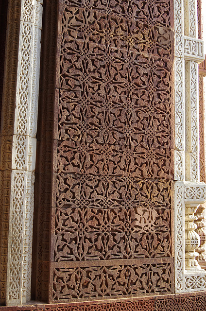 Alai Darwaza, detail