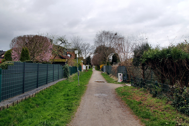 Weg zwischen den Häusern (Kamen-Südkamen) / 16.03.2024