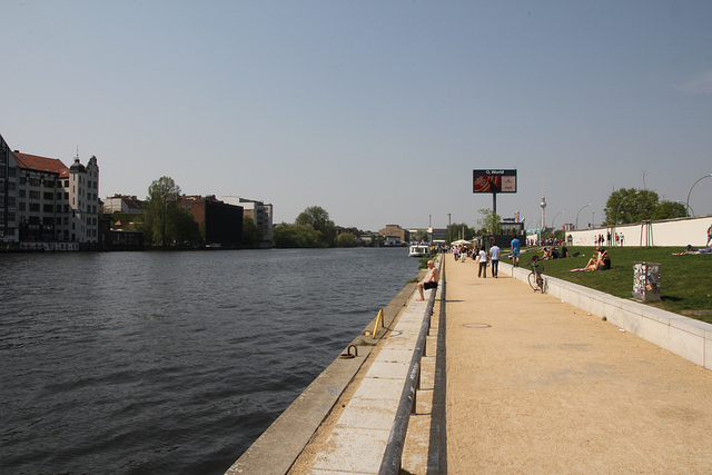 Spree und Uferpromenade