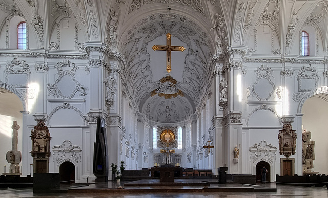 Würzburger Dom - Altar und Chorraum