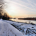 Verschneiter Weg am Rheinufer (Duisburg-Hüttenheim) / 20.01.2024