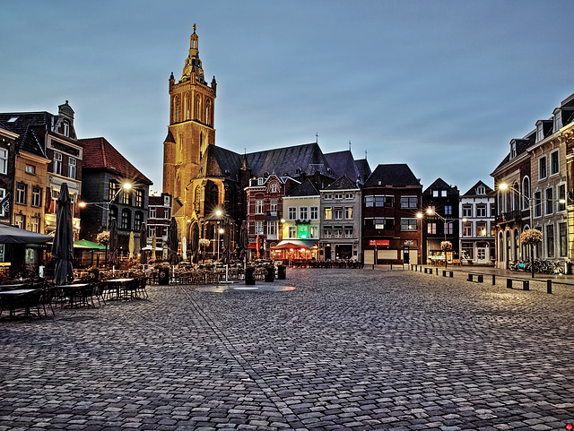 Marktplatz Roermond mit Sint Christoffelkathedraal  (PiP = entgengesetzt)