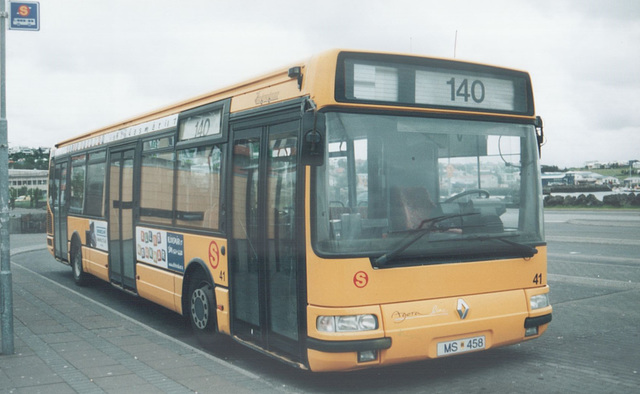 Strætó (contractor) 41 at Hafnarfjörður, a suburb in the south of Reykjavík - 29 July 2002 (499-13)