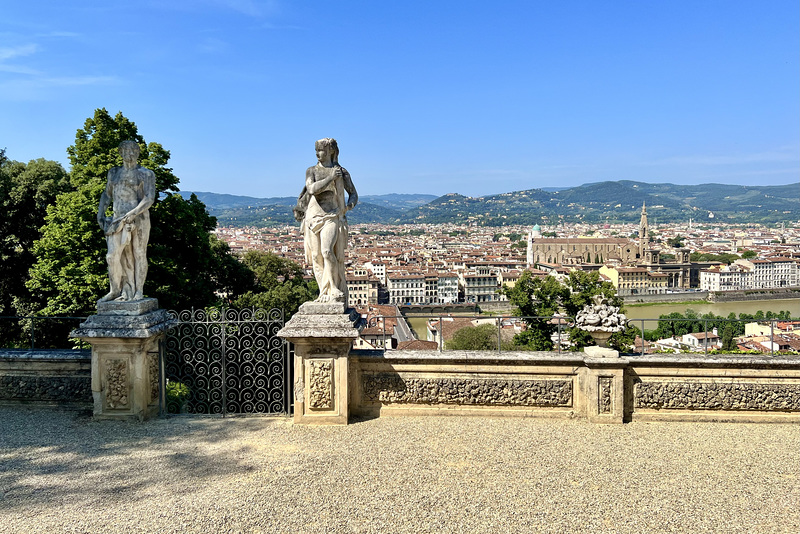 Florence 2023 – Giardino Bardini – Statues fed up with the view of Florence