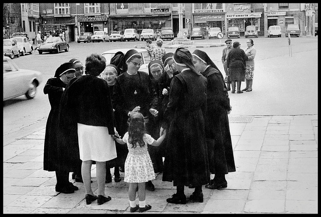 Réunion sur un trottoir (Burgos, Espagne - 1972)