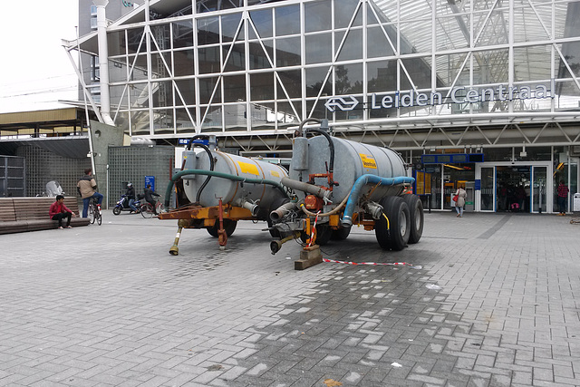 Muck spreading at Leiden Central station