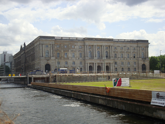 Zentral- und Landesbibliothek