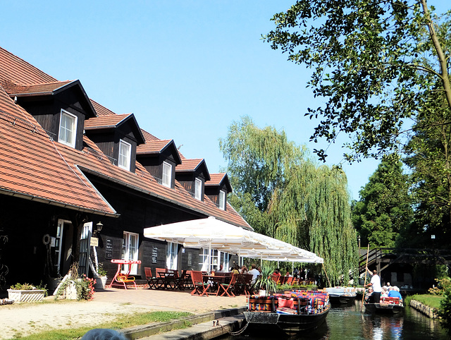 Spreewald. Das Gasthaus hinter der Brücke. ©UdoSm