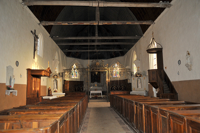 Nef de l'église de Romilly-sur-Aigre