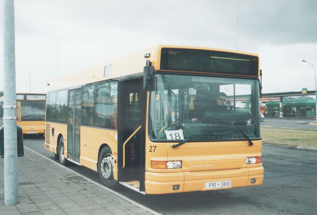 Strætó 27 at Mjódd, Reykjavík - 30 July 2002 (499-08)