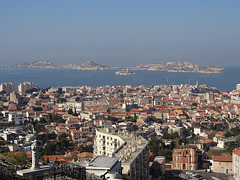 ...Marseille,la rade,et ses Îles:le Frioul et le célèbre Château d If ...