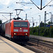 DB Lok Nr. 145 012-1 bei der Durchfahrt im Bahnhof Bühl mit einem gemischten Güterzug