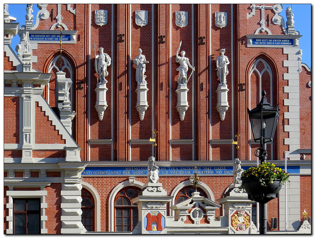 Rathausplatz | Schwarzhäupterhaus