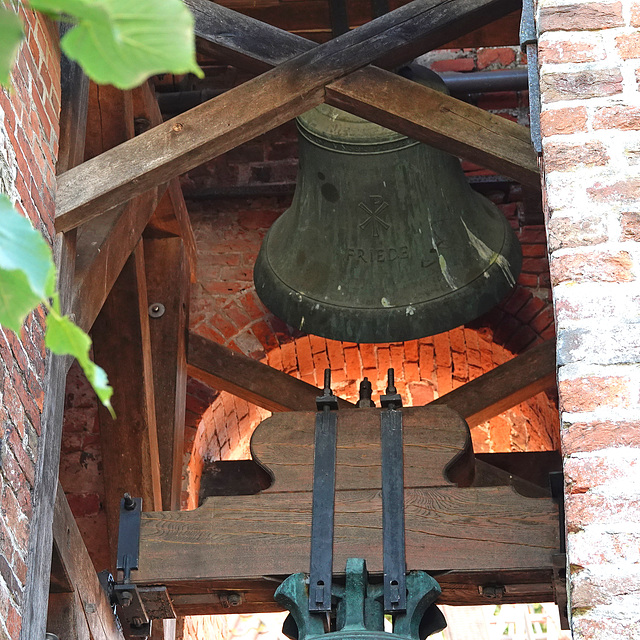 Es ist 6 Uhr am Abend - Die Glocke für den Frieden