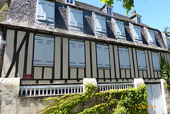 SEGUR LE CHATEAU -Corrèze - l'ancienne halle SEGUR LE CHATEAU -Corrèze - l'ancienne halle