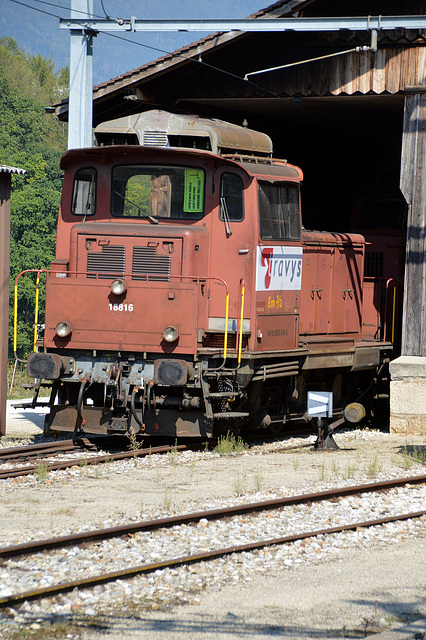 Rangierlokomotive SBB Em 3/3 im Bahnhof Orbe