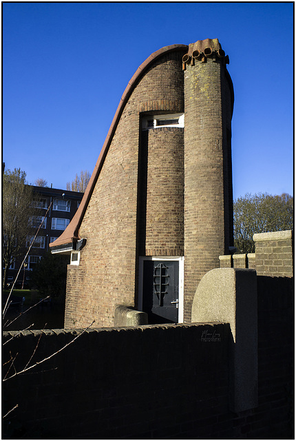 Bootmanshuisje of brugwachtershuisje van P.L. Kramer - Noorder Amstelkanaal