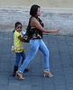 Maman mexicaine hautement chaussée / Mexican Mom in high heels.