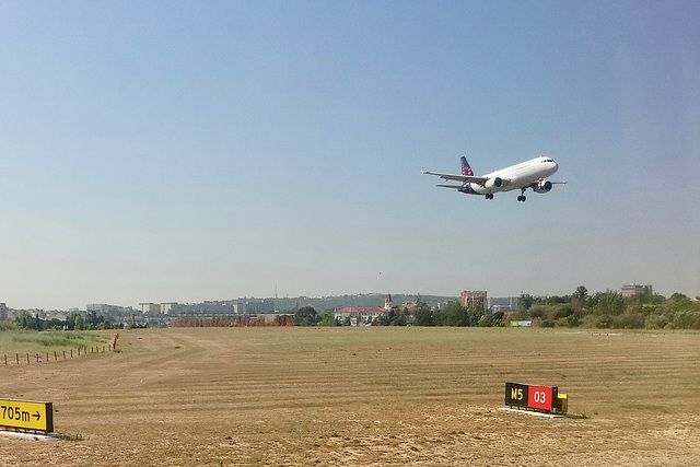 Lisbon 2018 – Waiting for the incoming aeroplane