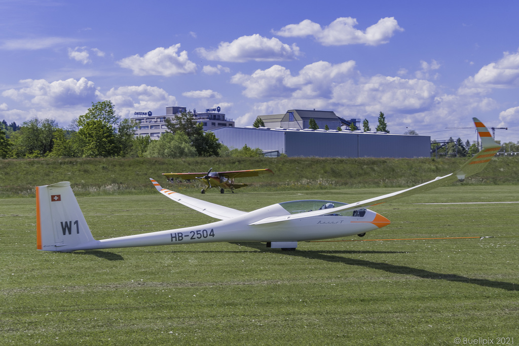 Vorbereitung auf Schleppflug - Flugplatz Hegmatten (© Buelipix)