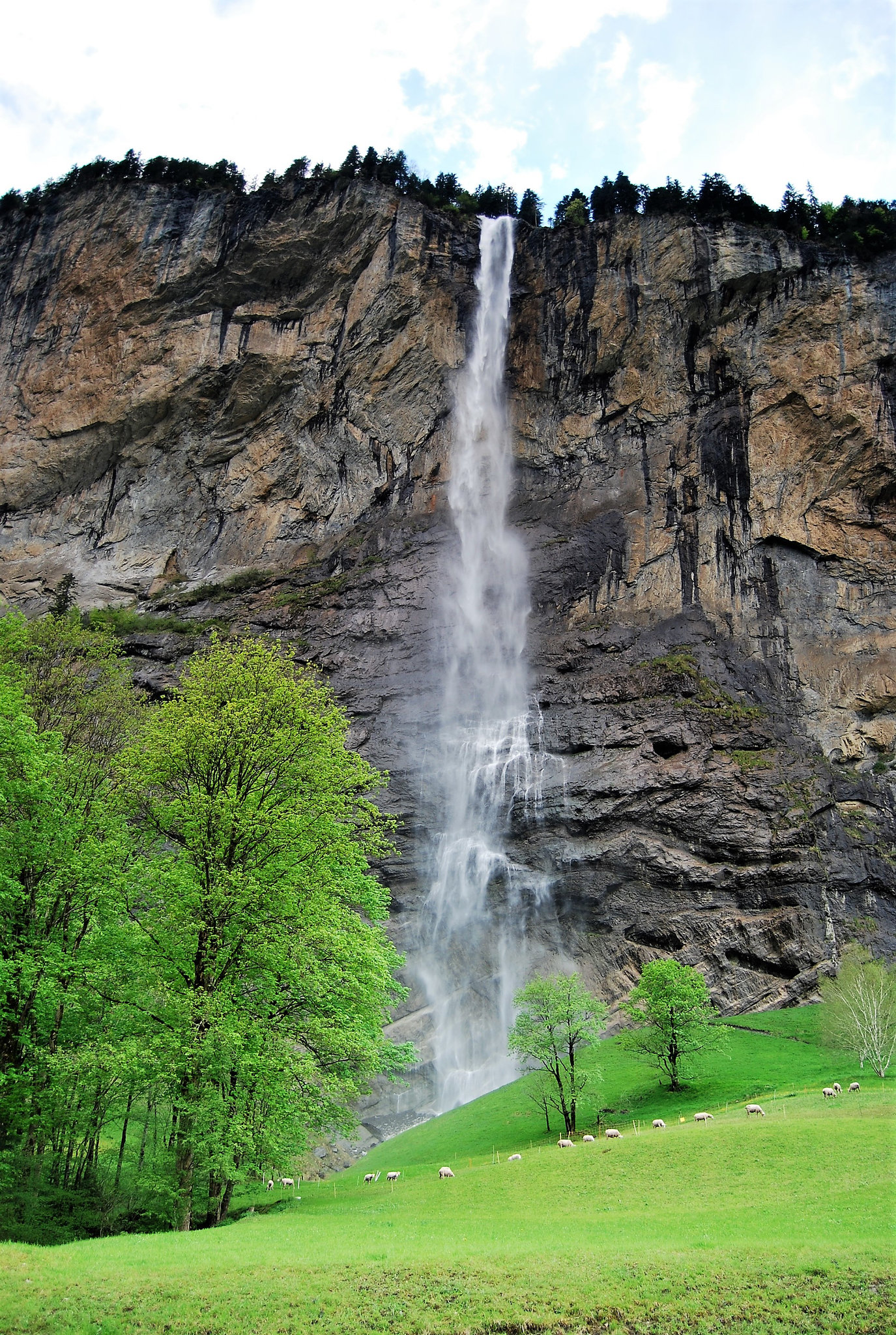Lauterbrunnen, Staubbach falls (and a fence) HFF