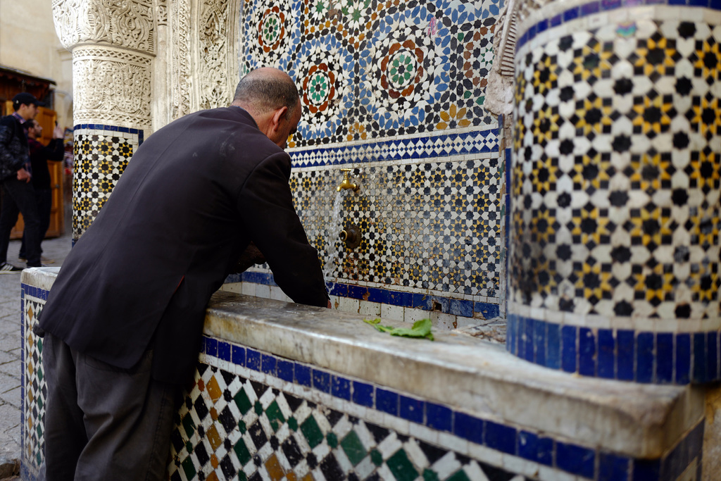 FEZ, Washing dishes