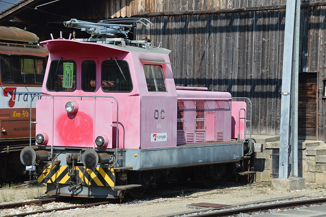 Rangierlokomotive SIG/BBC Em 2/2 im Bahnhof Orbe