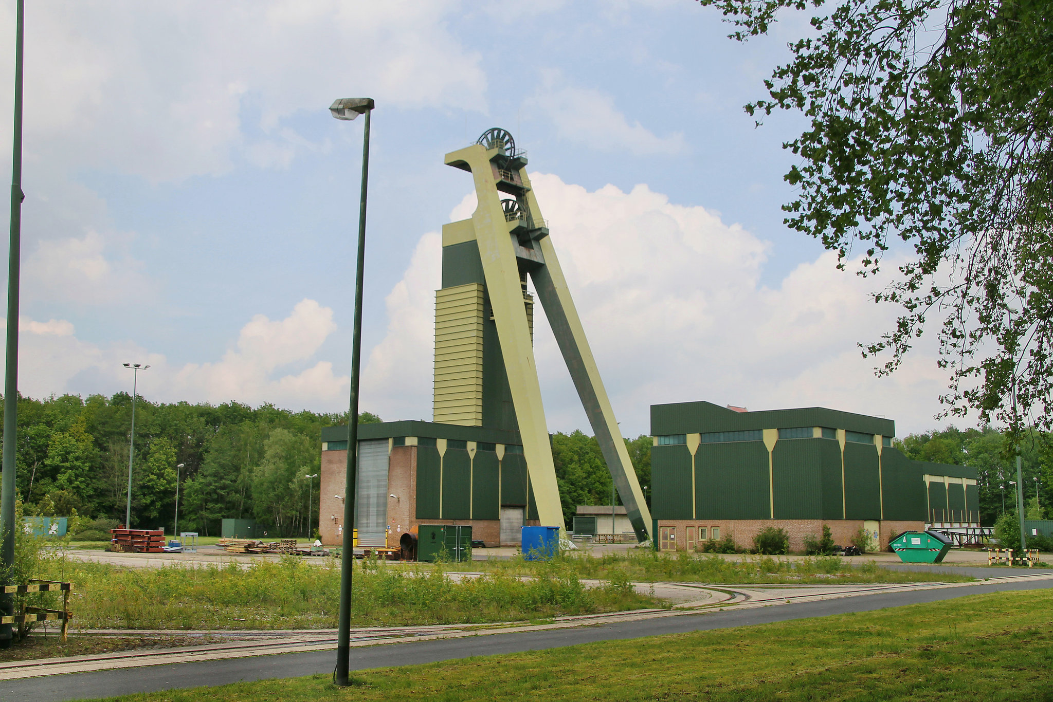 Fördergerüst von Schacht Lohberg 4 mit Maschinenhaus (Hünxe) / 11.05.2019