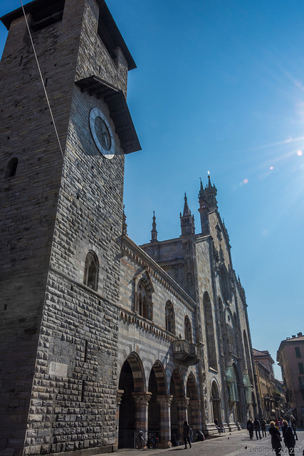 Broletto - Piazza del Duomo (© Buelipix)