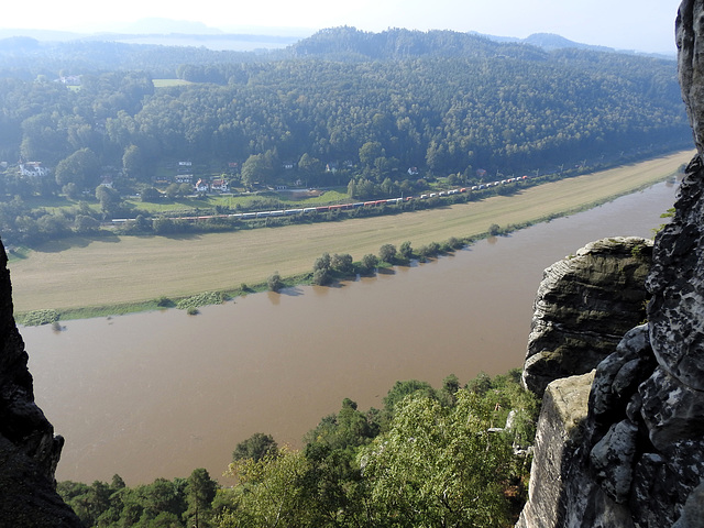 Bahnlinie entlang der Elbe