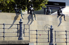 Berlin, an der Spreepromenade: "Three Girls One Boy Statue" *)