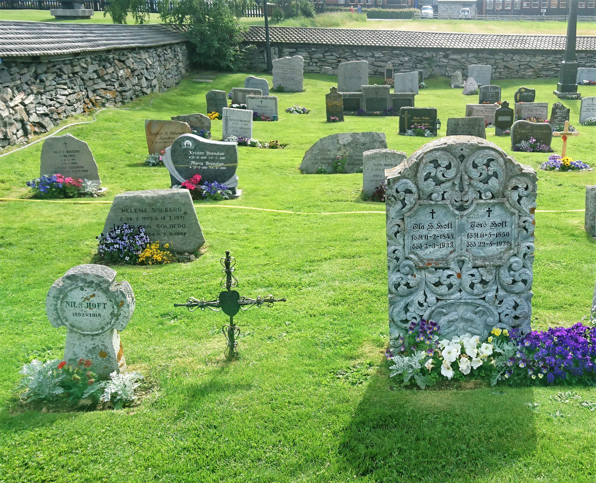 Friedhof an der Stabkirche in Lom, Norwegen