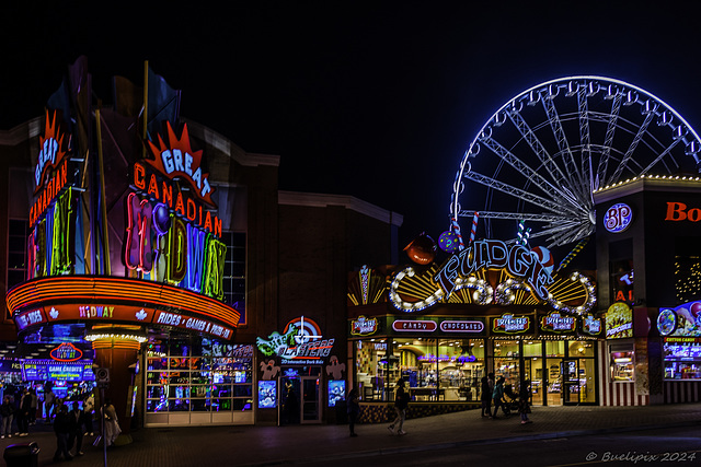 Niagara Falls - just like a Little Las Vegas (© Buelipix)