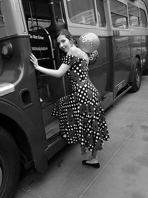 angel bus bw (1002)