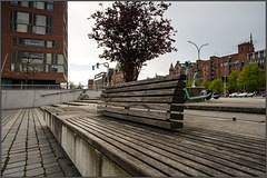 HBM - Bank vor dem maritimen Museum