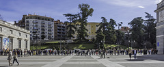 Plaza de la Armería - Warten auf Einlass zur Besichtigung des Königspalastes ... P.i.P. (© Buelipix)