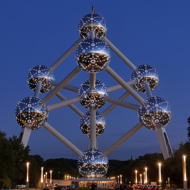 Atomium  Frontal