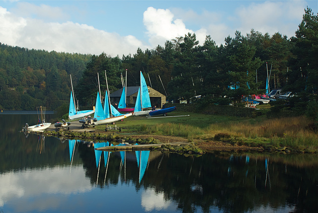 blue-sails-at-glossop-sailing-club