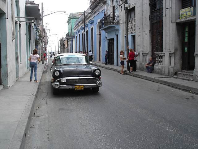 CUBA: High bum high-heeled Lady in jeans - Photo originale