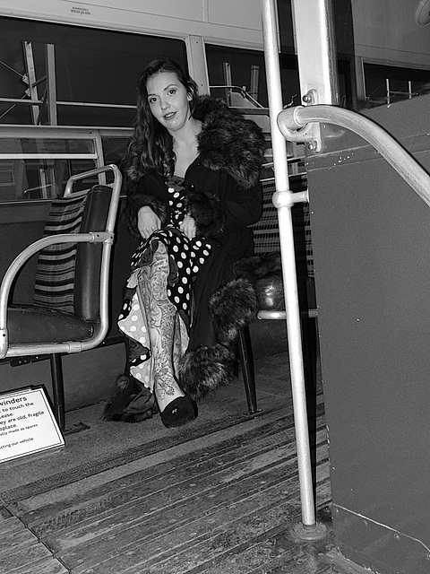 angel bus bw (1009)