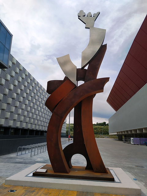 Pamplona: escultura junto al estadio