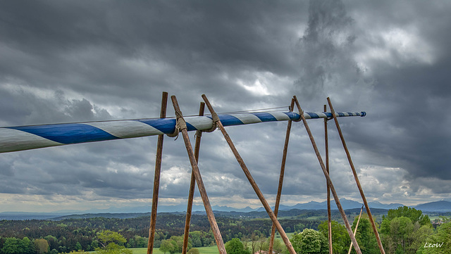 Four supporting columns