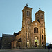 Sanctuaire Notre Dame de La Salette (La Salette-Fallavaux, Rhône-Alpes) à l'heure bleu