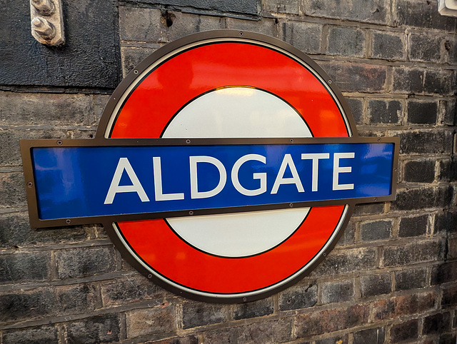 Aldgate roundel